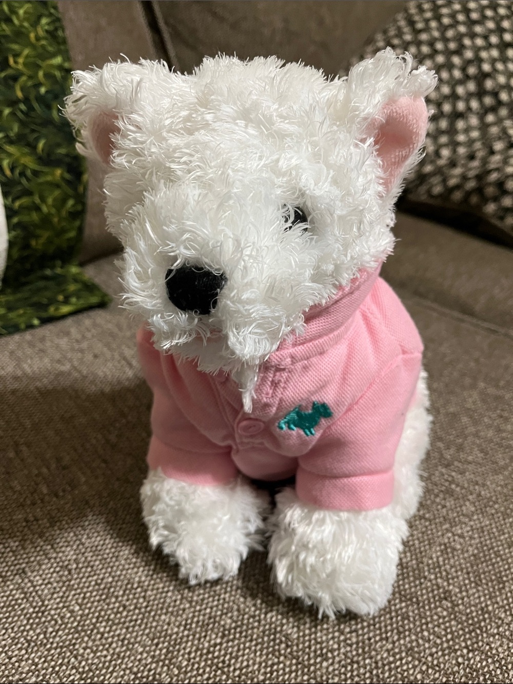 10” Bath & Body Works stuffed Dog “CHIP”
Super cute with pink embroidered shirt